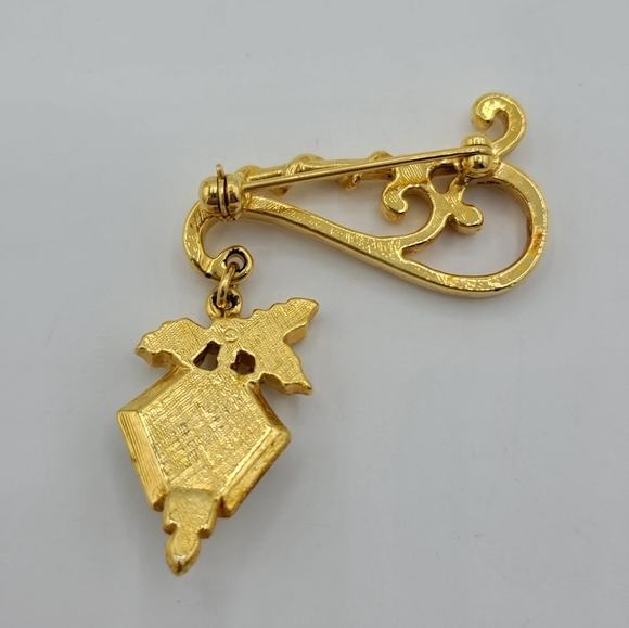 Avon Winter Glow Lantern Brooch - Gold Tone Holly Hanging Pendant Pin 90s Vintag - Picture 2 of 4